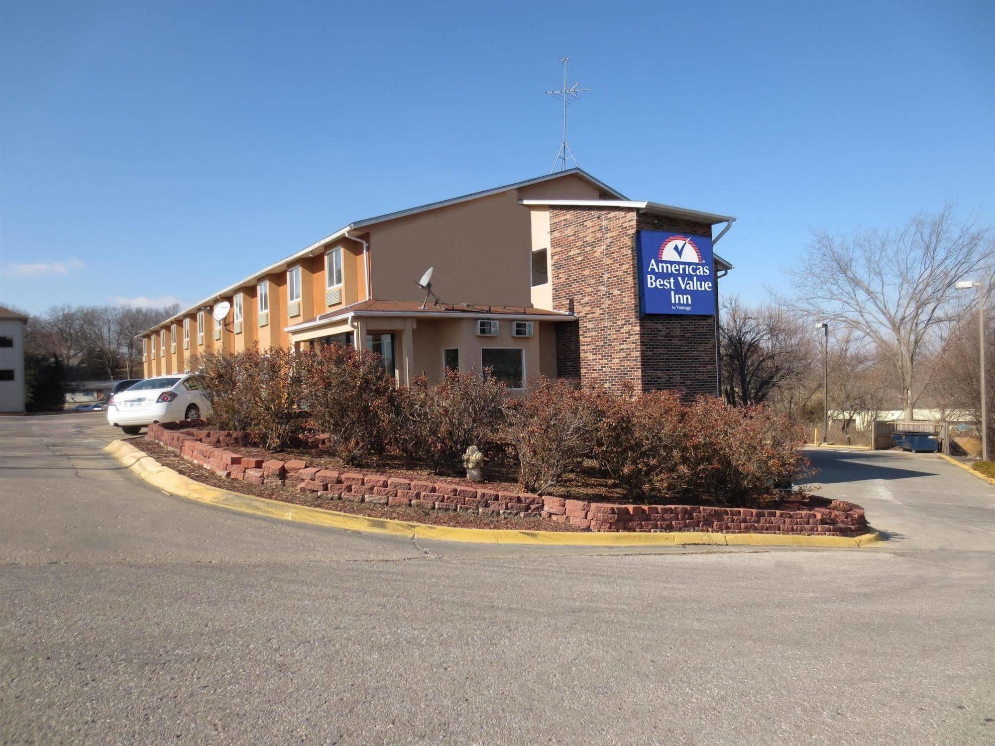 American Best Value Inn ลอว์เรนซ์ ภายนอก รูปภาพ